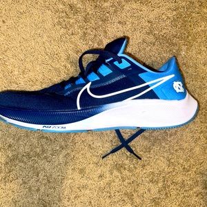 UNC Nike Shoes Size 13